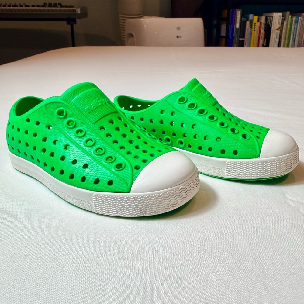 Native Shoes Jefferson Boys 8 C8 Girls Grasshopper Green Shell White Vegan Water